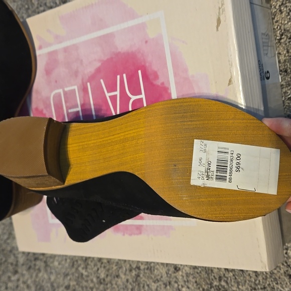 Shoes - Picture 3 of 3